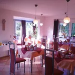 Πανσιόν Gaestehaus Helbighof 3*